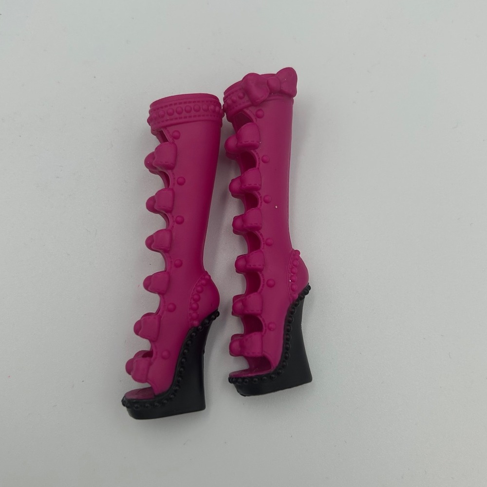 Monster High I Heart Fashion Iris Clops Knee High Boots